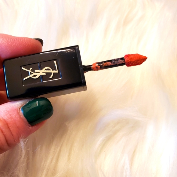 YSL Lipgloss- 404 Nude Pulse - Picture 2 of 4